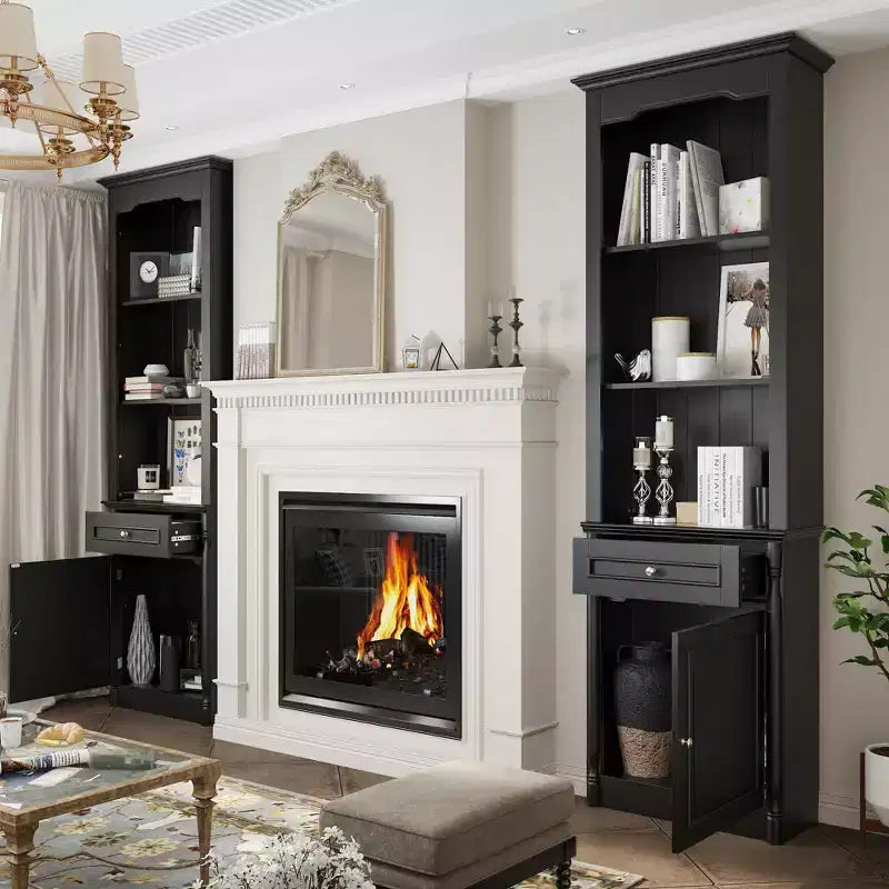 Set aus hohen Aufbewahrungsschränken, Vitrine neben dem Kamin
