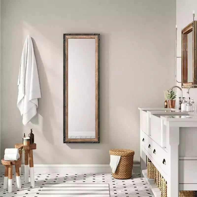 Miroir en pied à poser contre le mur, grand modèle de style champêtre.