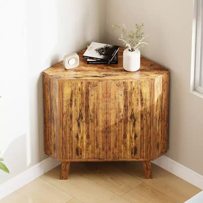 Eckschrank im Landhausstil
